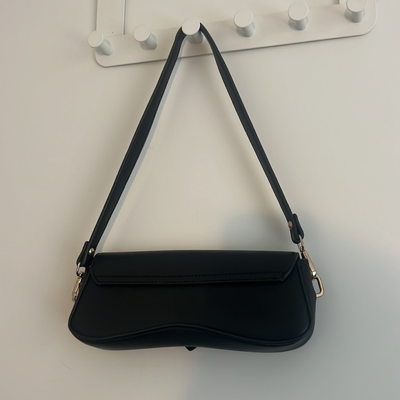 Black Shoulder Bag w/ gold accents - Picture 2 of 2